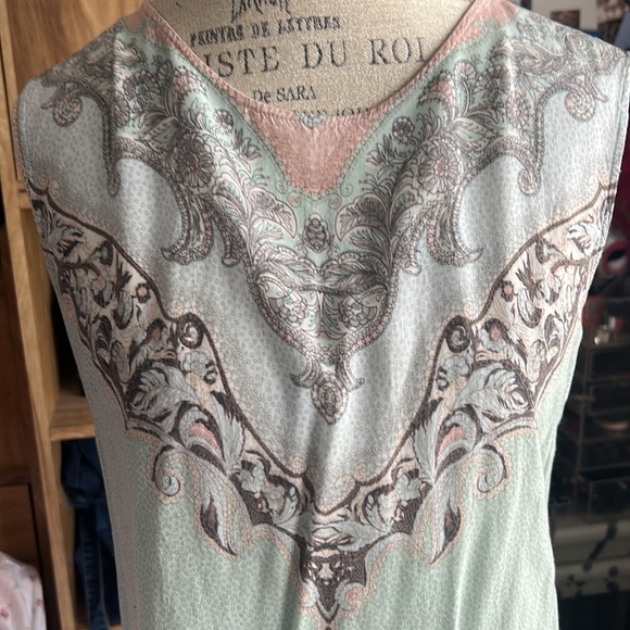 BBCG Open Back Blouse - Large - Picture 2 of 5